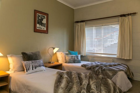 Feathertop Alpine Lodge - Surfers Gold Coast 1