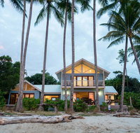 Frangipani Beach House - Newell Beach - Surfers Gold Coast