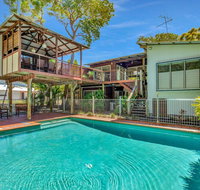 Gecko's Rest - Rainbow Shores Executive Beach House Pet Friendly Pool Wi-fi - Surfers Gold Coast