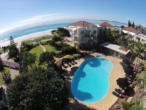 Golden Riviera Absolute Beachfront Resort - Surfers Gold Coast 0