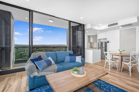 Grand Beach Views In 2-Bed Apartment With Balcony - Surfers Gold Coast 3