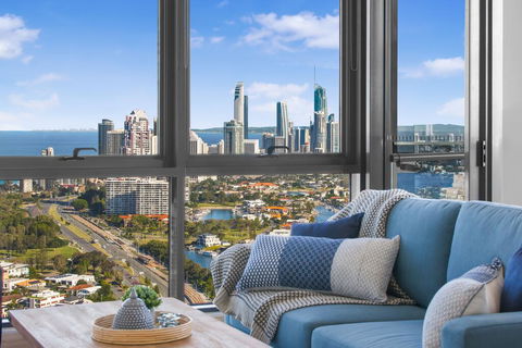 Grand Beach Views In 2-Bed Apartment With Balcony - Surfers Gold Coast 1