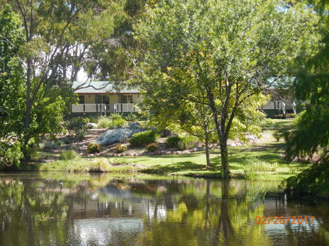 Granite Gardens Cottages & Lake Retreat - Surfers Gold Coast 0