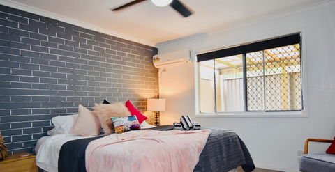 Grey Brick Apartment - Surfers Gold Coast 0