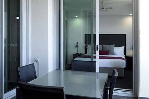 H On Mitchell Apartment Hotel - Surfers Gold Coast 1