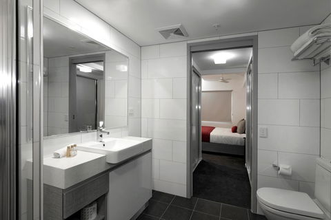 H On Mitchell Apartment Hotel - Surfers Gold Coast 2