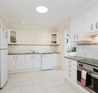 Happy Tails'  55 Pantowora Street - pet friendly air conditioned - Surfers Gold Coast