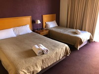 Horse  Jockey Hotel Motel