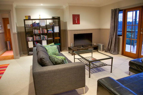 Ironstone Views - Surfers Gold Coast 2