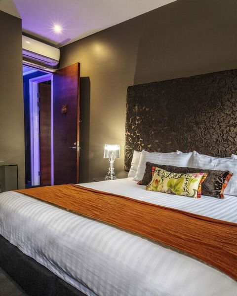 Junction Hotel - Surfers Gold Coast 3