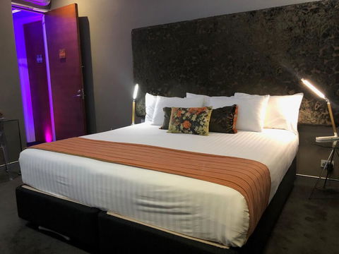 Junction Hotel - Surfers Gold Coast 2