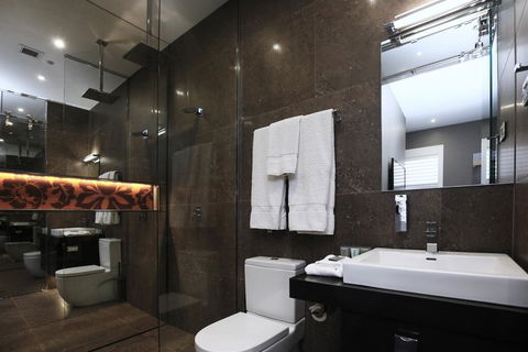 Junction Hotel - Surfers Gold Coast 1