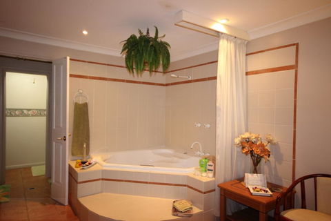 Kalimna - Spa Room - Surfers Gold Coast 1