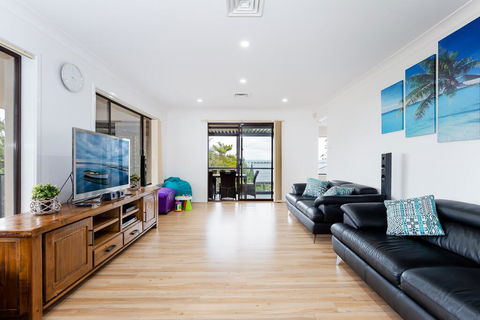 Kallaroo, 3 Kallaroo Street- Great House With Views, Pool, WIFI And Aircon - Surfers Gold Coast 1