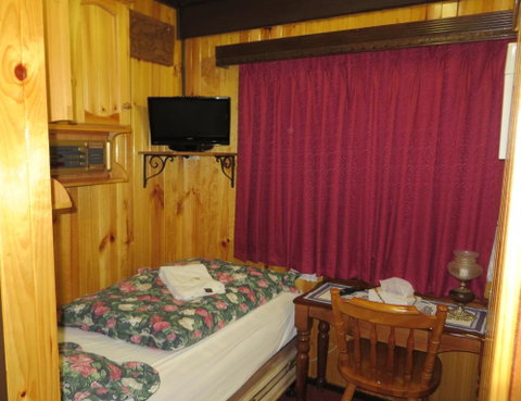 Karelia Alpine Lodge - Surfers Gold Coast 1