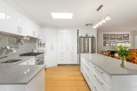 KARINYA - MORNINGTON - Surfers Gold Coast 1