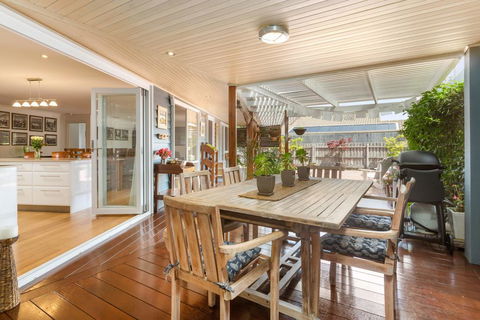 KARINYA - MORNINGTON - Surfers Gold Coast 0