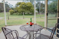Karinya Cottage - Pet friendly country retreat