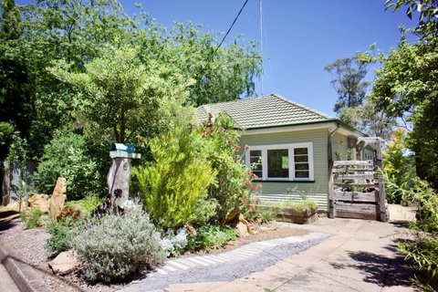 Katoomba Falls Cottage - Surfers Gold Coast 1