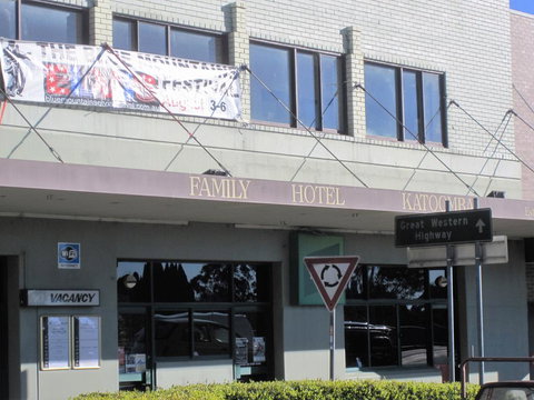 Katoomba Hotel - Surfers Gold Coast 1