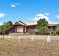 King Retreat Estate - you can honestly walk to Bimbadgen and Hope Estate concerts - Surfers Gold Coast