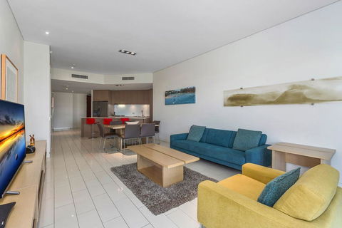 KINGSCLIFF COAST CULTURE 1208 - Surfers Gold Coast 2