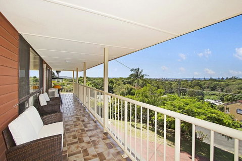 KINGSCLIFF HOLIDAY HOME ON THE HILL - SYD'S VIEW - Surfers Gold Coast 3