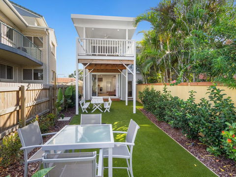 KINGY BEACH HOUSE @ 162 - Surfers Gold Coast 1