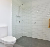 Kinloch Cottage renovated to new on Daisy Hill Vineyard - Surfers Gold Coast