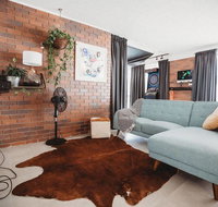 Kirra Hill Coolangatta Renovated Apt w Beach Views - Surfers Gold Coast