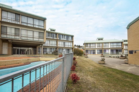 Kirwan Apartment 18 - Large Jindabyne Apartment - Surfers Gold Coast 1