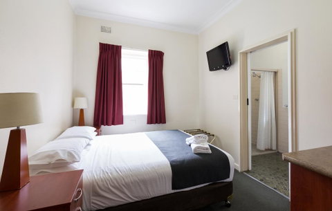 Knickerbocker Hotel - Surfers Gold Coast 0