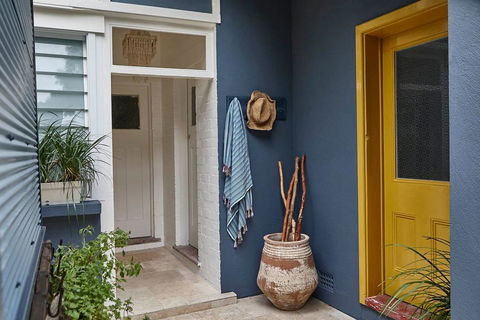 Kookaburra Garden Room - Surfers Gold Coast 2
