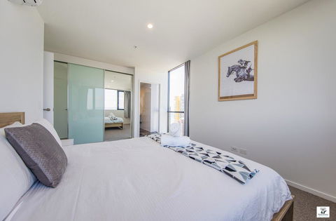 KOZYGURU BROADBEACH AMAZING VIEW 2 BED APT + FREE PARKING WALK TO BEACH QBR004 - Surfers Gold Coast 2