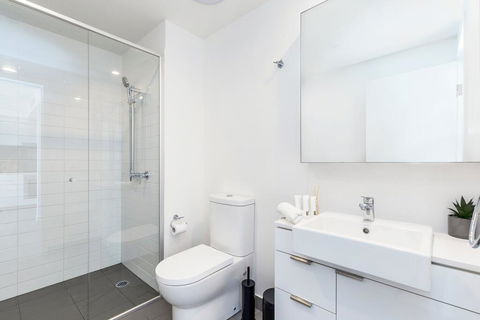 KOZYGURU FORTITUDE VALLEY AMAZING VIEW 2BED APT + FREE PARKING QFV010 - Surfers Gold Coast 1
