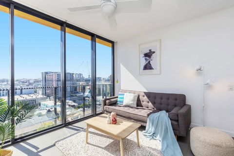KOZYGURU FORTITUDE VALLEY AMAZING VIEW 2BED APT + FREE PARKING QFV010 - Surfers Gold Coast 0