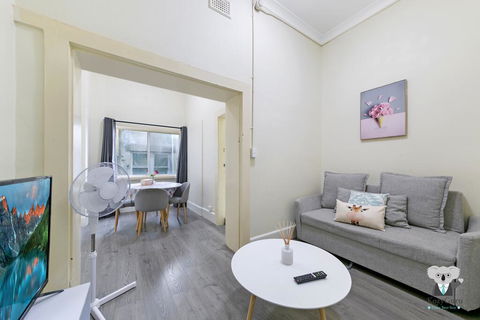 KOZYGURU Kings Cross SKY GARDEN Studio CBD - Surfers Gold Coast 2