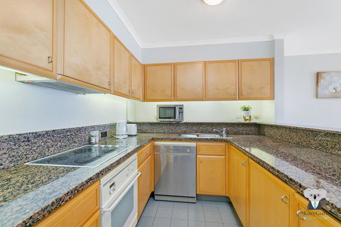 KOZYGURU THE ROCKS HARBOUR BRIDGE VIEW 1 BED APT SWIMMING POOL NTR098 - Surfers Gold Coast 3