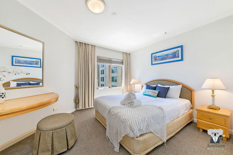 KOZYGURU THE ROCKS HARBOUR BRIDGE VIEW 1 BED APT SWIMMING POOL NTR098 - Surfers Gold Coast 1