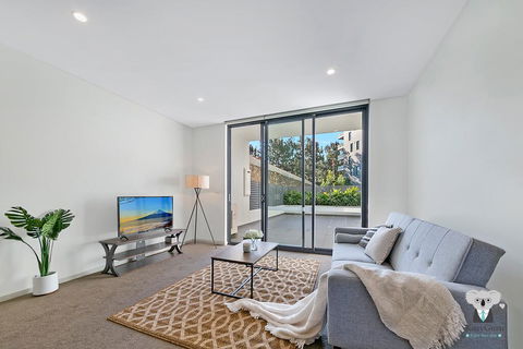 KOZYGURU WOLLI CREEK KOZY 3 BED APT + FREE PARKING NWC009 - Surfers Gold Coast 0