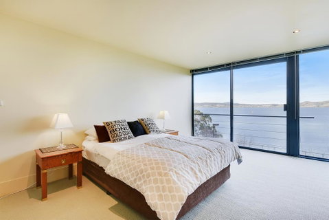 Kylakin - Derwent River, Waterfront Views, Tennis Court, Foxtel - Surfers Gold Coast 3