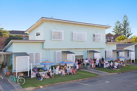 La Costa Beachside Motel - Surfers Gold Coast 1