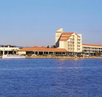 Lakes Hotel - Surfers Gold Coast