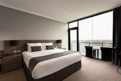 Lakes Hotel - Surfers Gold Coast 2