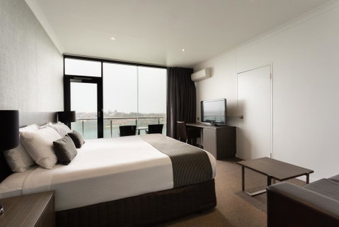 Lakes Hotel - Surfers Gold Coast 3