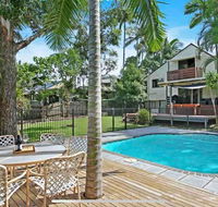 Lakeside Beach House - Hostie Properties - Surfers Gold Coast