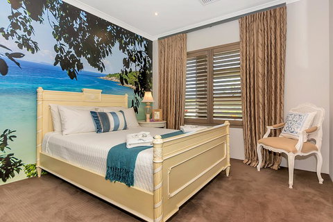 Lavender Manor BnB - Surfers Gold Coast 2