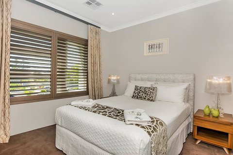 Lavender Manor BnB - Surfers Gold Coast 3