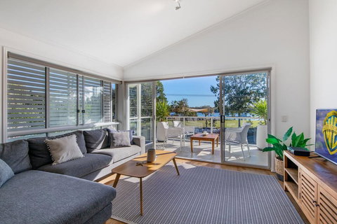 Lazy Days - Surfers Gold Coast 1