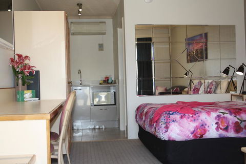 Leagues Motel - Surfers Gold Coast 2
